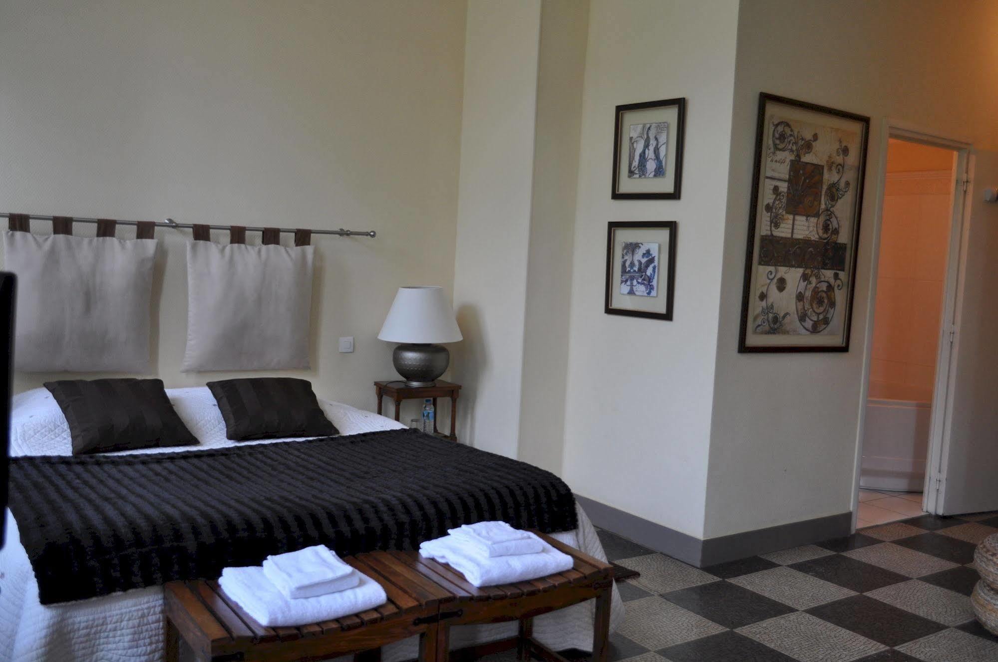เลอ ชาโต เด ออร์ม โฮเต็ล Bed & Breakfast Lambersart ภายนอก รูปภาพ